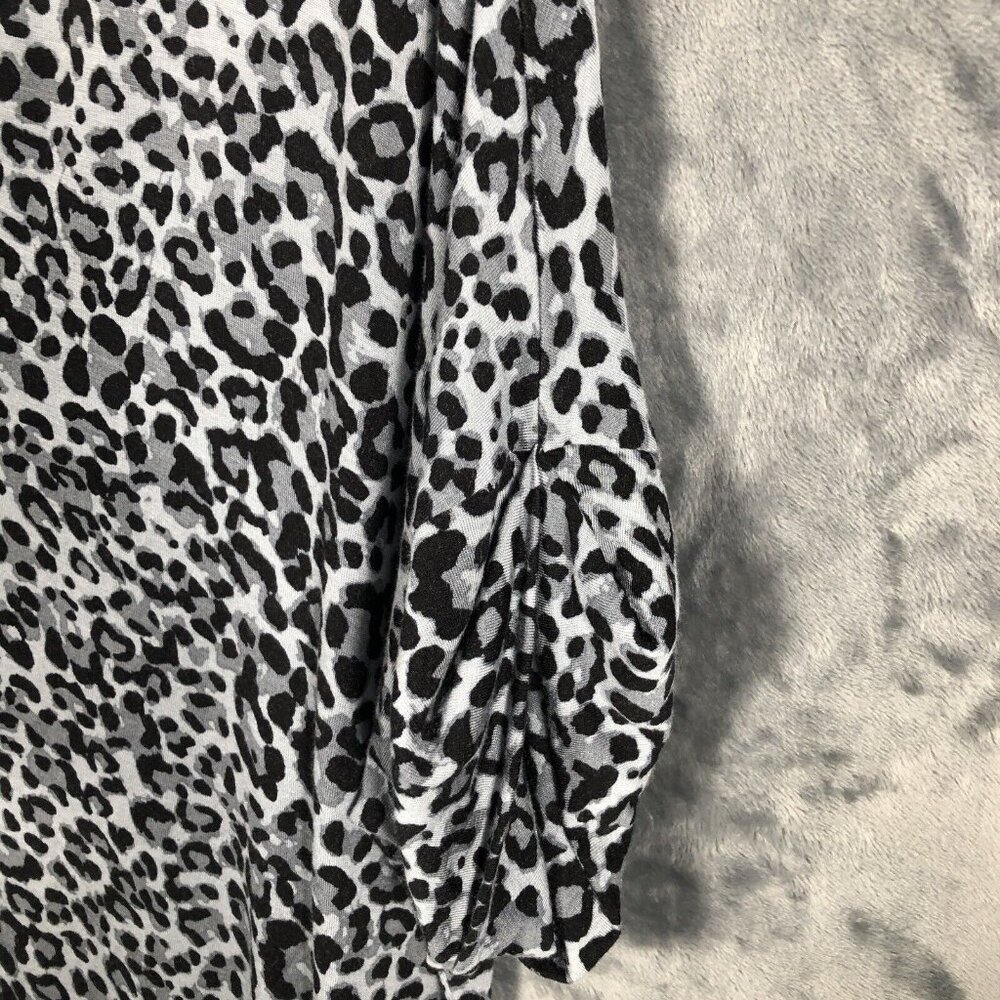 Zenana Grey Cheetah Print Loose Fit Long Length Top Women's Size Medium - Picture 5 of 12